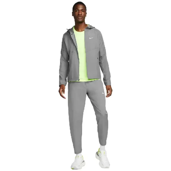 Pantalón gris Syna World x Nike Challenger - Image 3